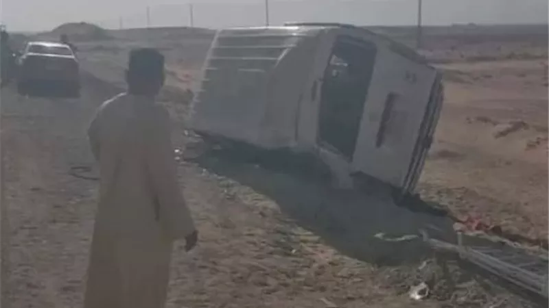 إصابة 5 فى انقلاب سيارة ميكروباص بقنا