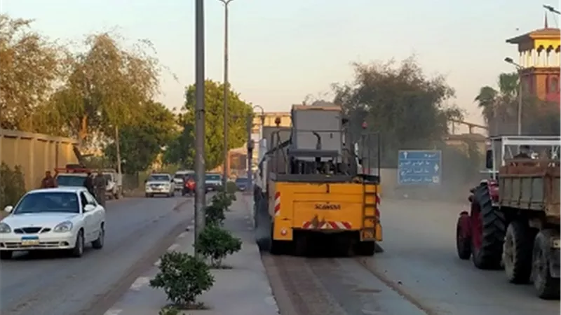 محافظ أسيوط: سيارت الكنس الآلي وشفط الأتربة تجوب الشوارع والميادي