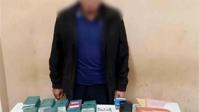 ضبط عامل أوهم راغبي العمل بتسفيرهم للخارج