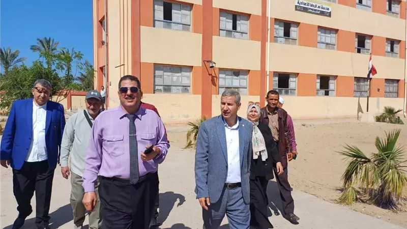مدير تعليم دمياط يستأنف جولاته المفاجئة بالمدارس بعد إجازة العيد