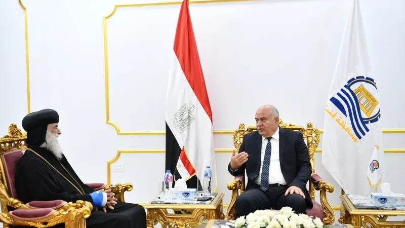 محافظ قنا يستقبل الأنبا بيمن للتهنئة بعيد الفطر المبارك