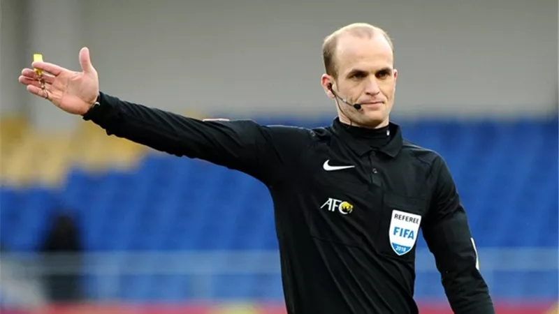 الاتحاد الآسيوي يدرس تعيين طاقم تحكيم جديد لمباراة الهلال والعين