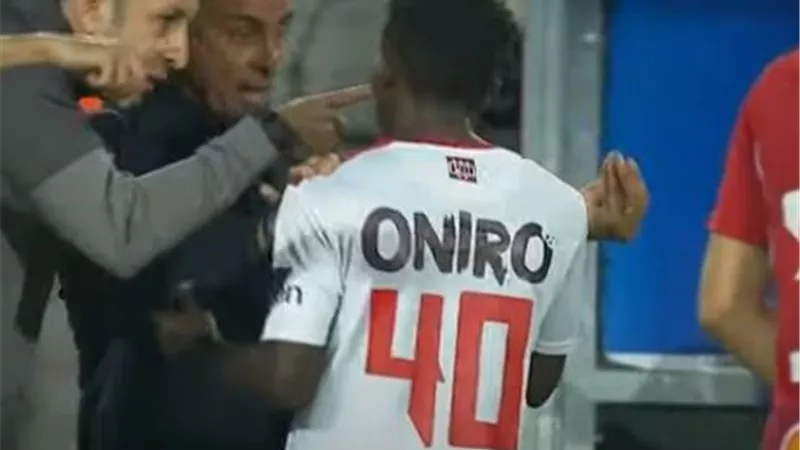 شاهد .. انفعال المدير الفني للزمالك على ترافيس موتيابا