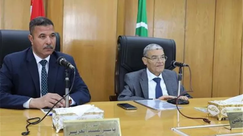 محافظ المنيا يوجه بتخصيص سيارات نقل القمح لصغار المزارعين مجانا