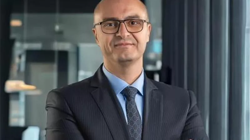 المصرية للاتصالات تعلن استقالة النائب المالي محمد شمروخ