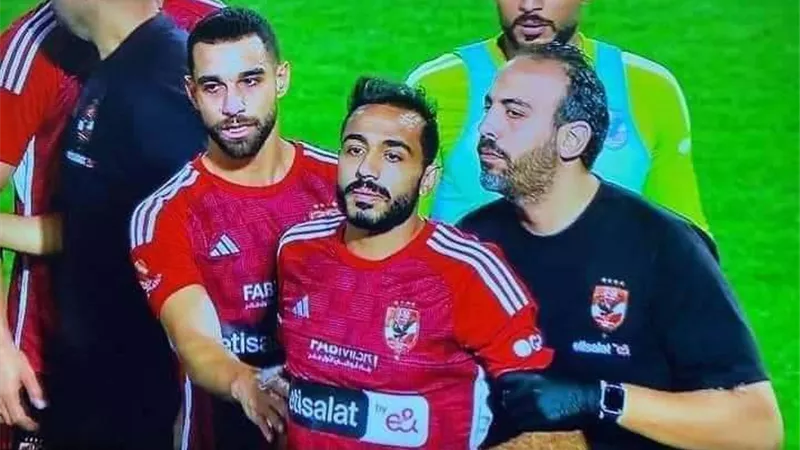 نقل كهربا إلى أحد المستشفيات بعد سقوطه عقب نهاية لقاء القمة