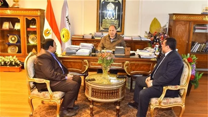 محافظ أسيوط يتابع جهود ترشيد استهلاك الكهرباء بالقرى والمراكز