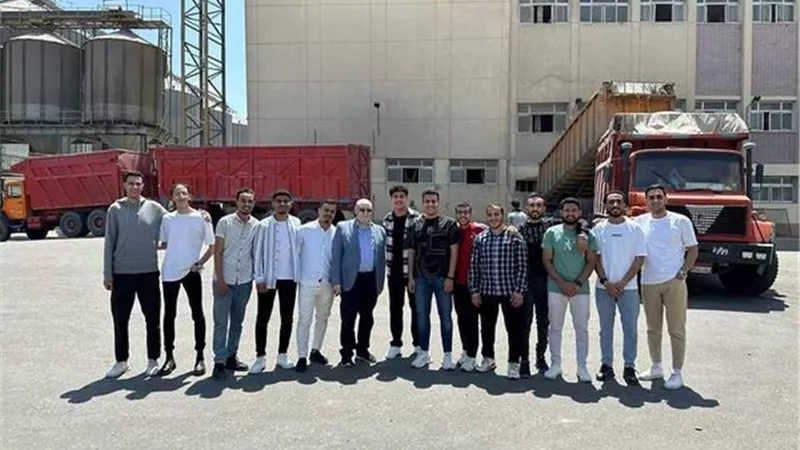 طلاب زراعة القناة يزورون صوامع التخزين بالإسماعيلية