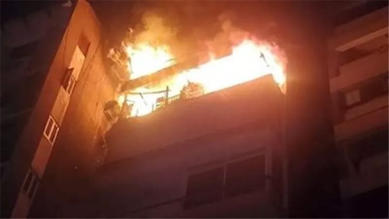 فتاة تشعل النيران في شقة والدتها بالوراق