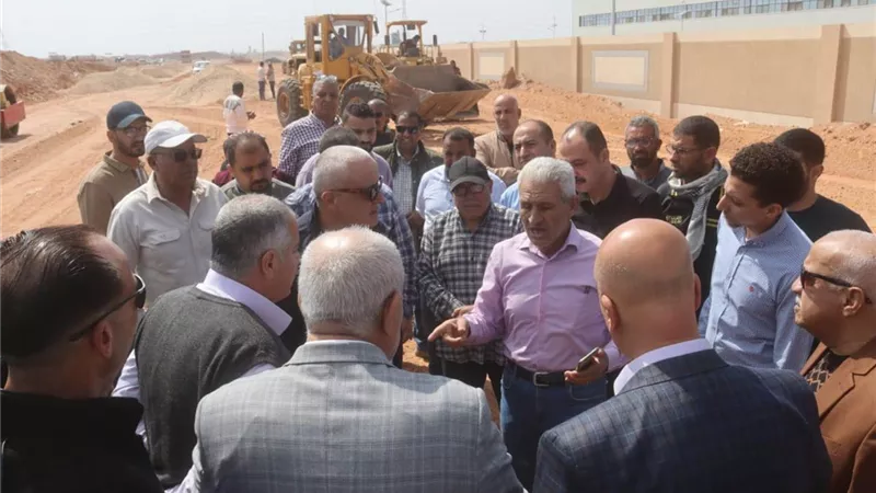 مسئولو الإسكان يتابعون سير العمل بالمنطقة الصناعية بالعاشر من رمضان