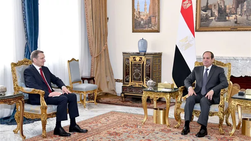 السيسي يستقبل رئيس جهاز الاستخبارات الخارجية الروسية