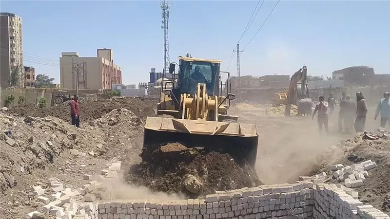 حملات مُكبرة لإزالة التعديات على الأراضي الزراعية بالإسكندرية