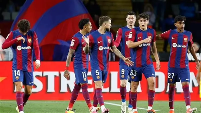 تشافي يعلن تشكيل برشلونة لمواجهة باريس سان جيرمان بدوري الأبطال