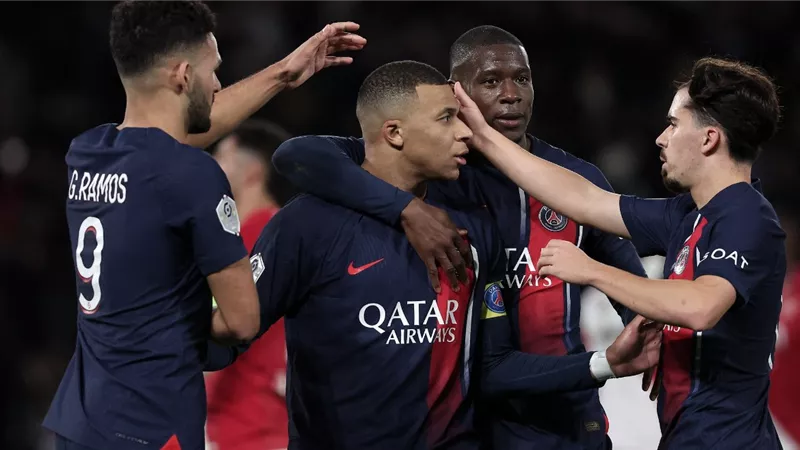 مبابي يقود هجوم باريس سان جيرمان أمام برشلونة بدوري الأبطال