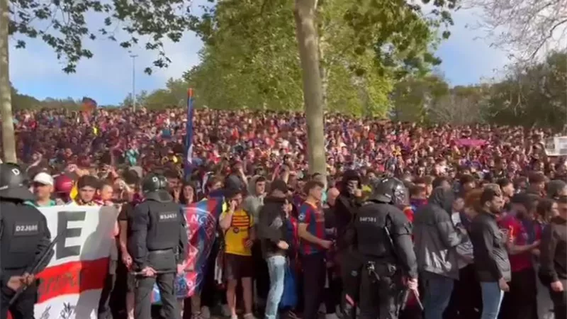 الموت لفينيسيوس.. هتافات عدائية من جماهير برشلونة ضد نجم ريال مدريد