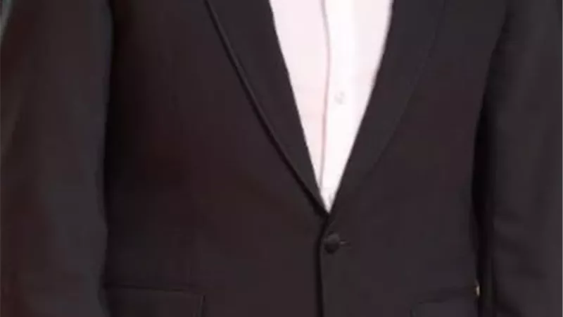 وزيرة الثقافة تُجدد الثقة في الفنان محمد رياض لرئاسة المهرجان