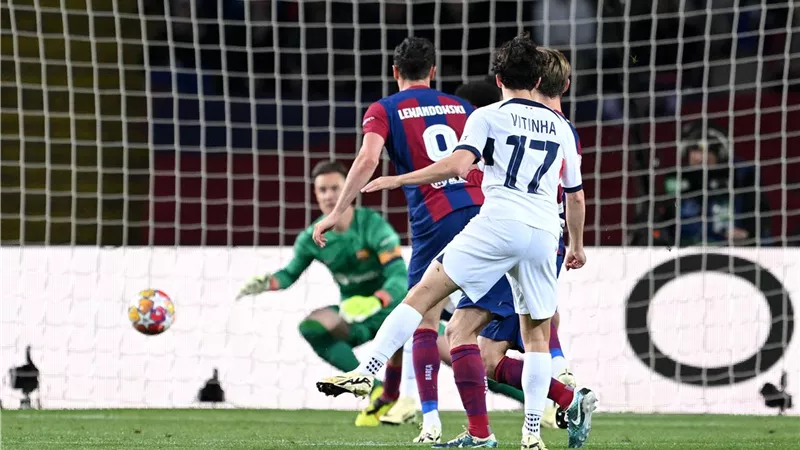 باريس سان جيرمان يضرب برشلونة برباعية ويتأهل لنصف نهائى دوري أبطال أوروبا