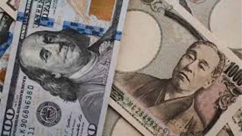 الدولار يسجل أعلي مستوي له في 5 أشهر