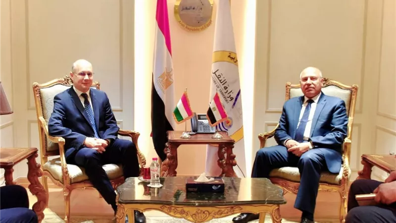 وزير النقل: وصول 914 عربة سكة حديد جديدة من المجر حتى الآن