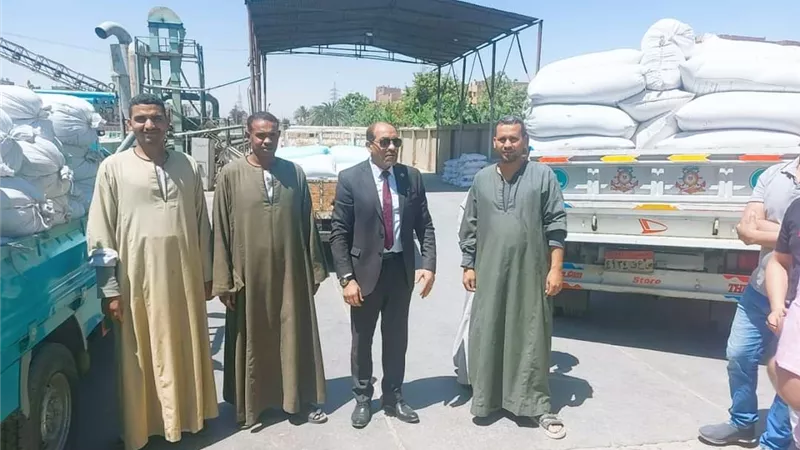 وكيل وزارة التموين بالأقصر يتفقد أعمال توريد القمح والمخابز بإسنا