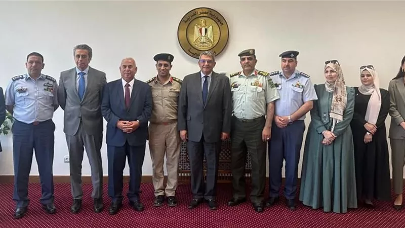 مساعد وزير الخارجية للشئون العربية يستقبل وفدا من كلية الدفاع الوطنى الاردنية