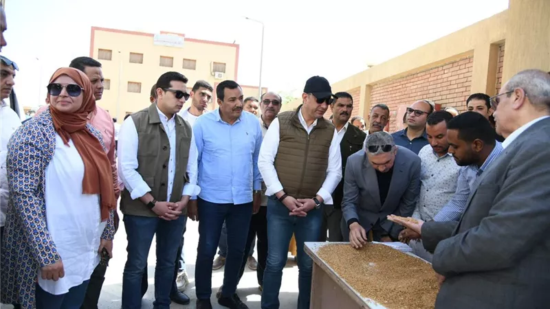 محافظ الفيوم .. يتفقد صوامع تخزين الغلال بطامية لمتابعة توريد القمح