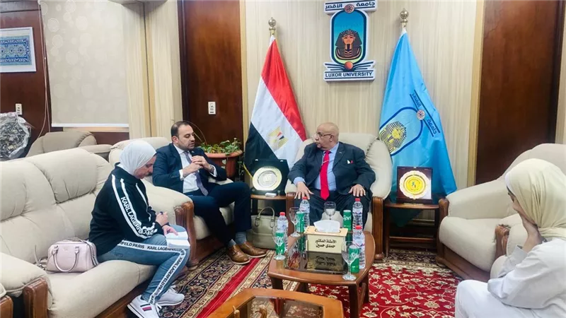 رئيس جامعة الأقصر يستقبل الوزير المفوض للشئون الثقافية الامريكية
