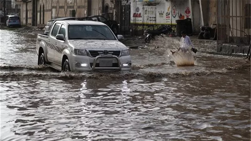 تسجيل أول حالة وفاة بسبب الفيضانات التي ضربت اليمن