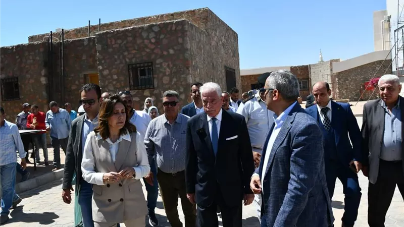 محافظ جنوب سيناء ووزيرة الثقافة يتفقدان أعمال تطويرالمسرح المكشوف