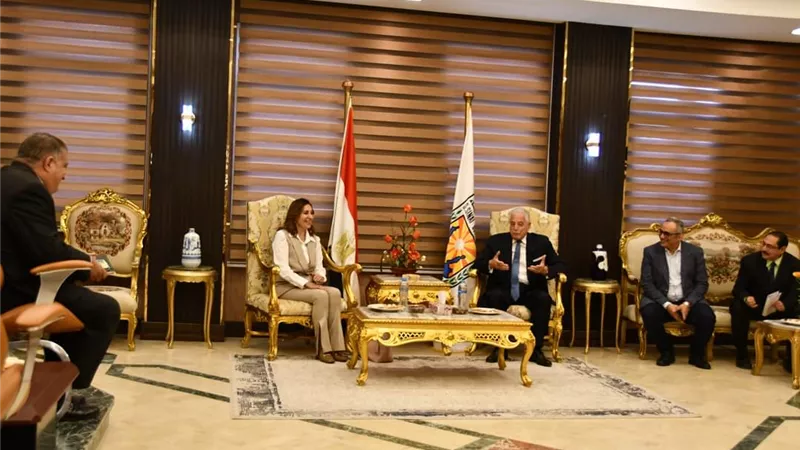 محافظ جنوب سيناءيبحث مع وزيرةالثقافةاقامةفعاليات ثقافية وفنية