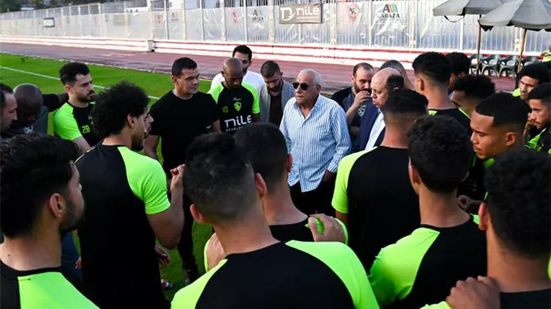 حسين لبيب يطالب لاعبي الزمالك بالتتويج ببطولة الكونفيدرالية