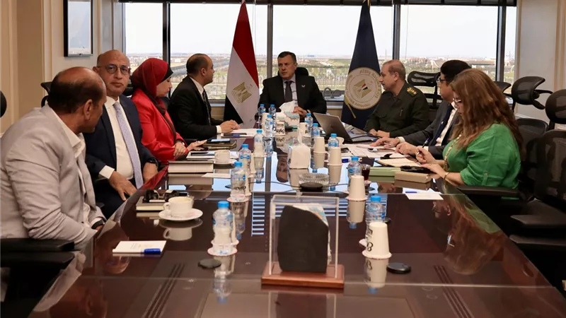 وزير السياحة والآثار يتابع آخر مستجدات مشروع تطوير خدمات الزائرين