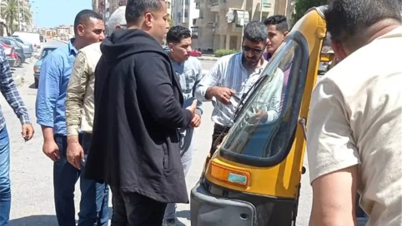 جهاز دمياط الجديدة يشن حملة شرسة على التكاتك والإشغالات.. بالصور