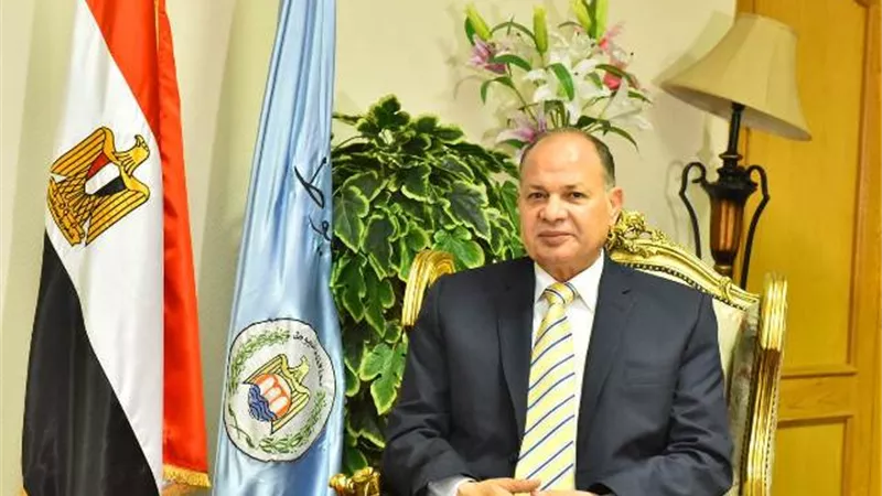 محافظ أسيوط يستقبل المهنئين بالعيد القومي للمحافظة