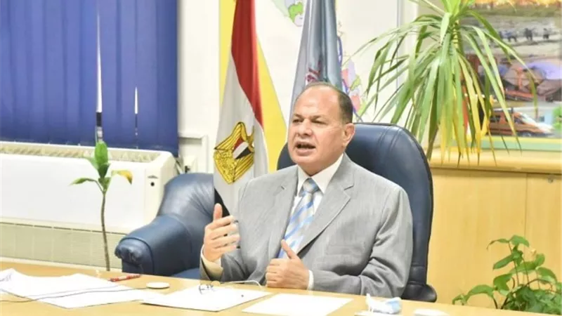 محافظ أسيوط يوجه برفع درجة الاستعداد تحسبًا لنشاط الرياح المحملة