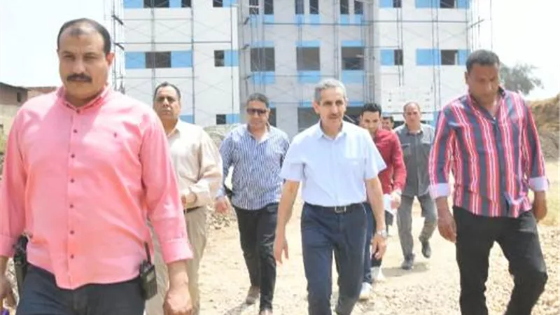 محافظ الغربية يتابع مشروعات ورصف الطرق بحياة كريمة بزفتى