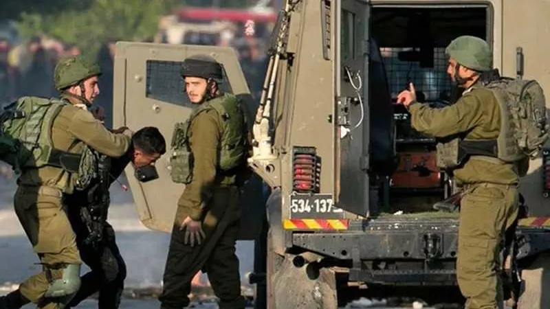 قوات الاحتلال تعتقل 40 فلسطينيا في محافظات الضفة الغربية