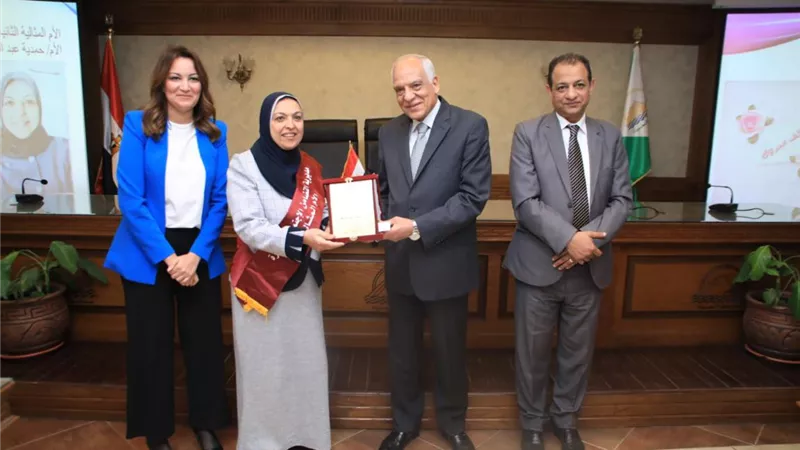 المحافظ يكرم الأمهات المثاليات علي مستوي الجيزه