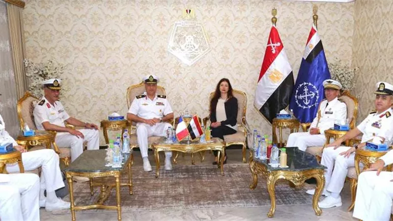 الأكاديمية العسكرية تسلم شهادات إختبار اللغة الفرنسية لضباط القوات البحرية