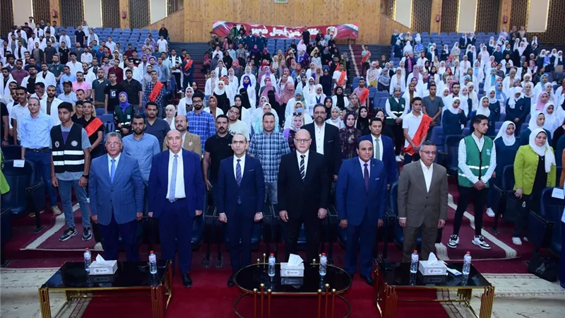 رئيس جامعة سوهاج يفتتح مسرح المواجهة والتجوال التابع لمشروع حياة