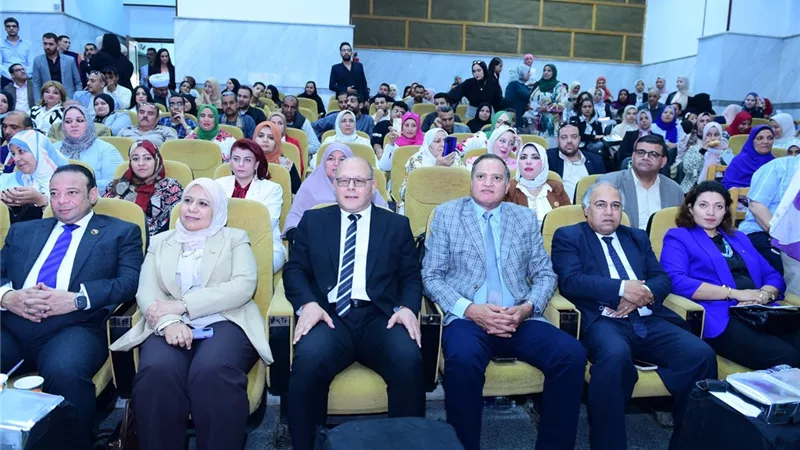 رئيس جامعة سوهاج يكرم أبطال التعافي من الإدمان