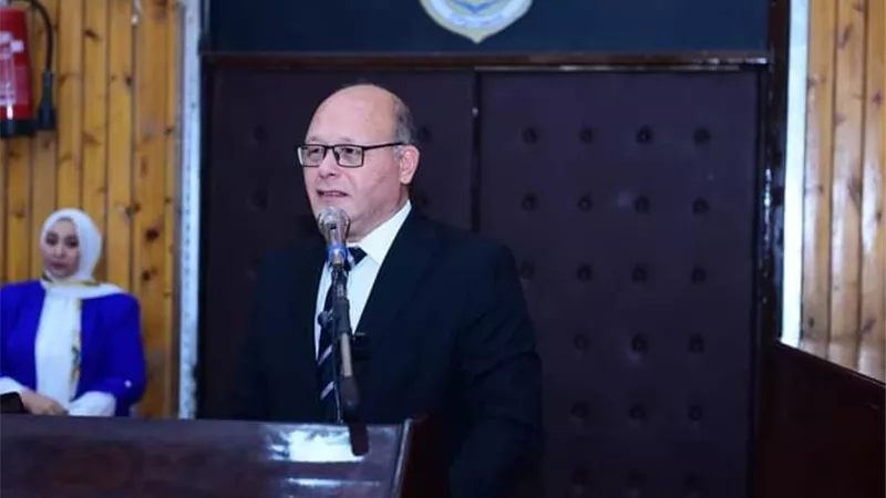 رئيس جامعة سوهاج يفتتح مسرح المواجهة والتجوال
