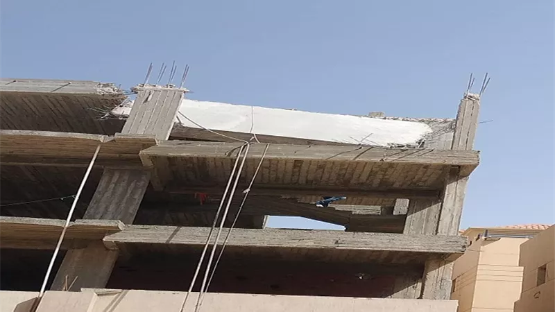 حملة مكثفة لإزالة مخالفات البناء في القاهرة الجديدة .. صور