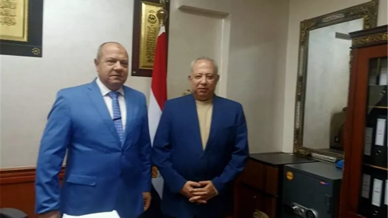 رئيس كهرباء القناة يستقبل رئيس لجنة الادارة المحلية بالشيوخ