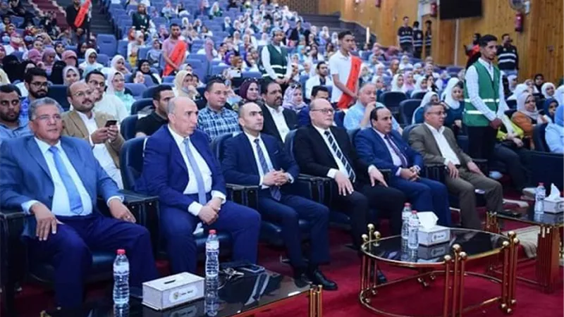 نائب محافظ سوهاج يشهد عرض مسرح المواجهةوالتجوال