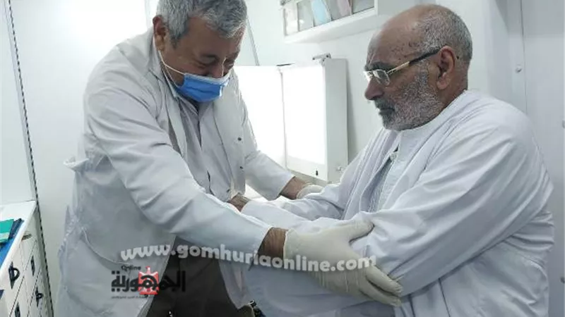 علاج ١٣٣٢ مواطنا بالمجان في قافلة طبية بدمياط