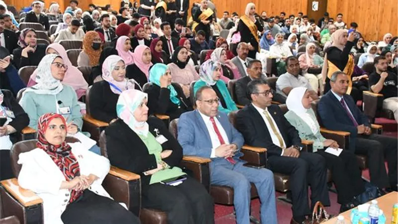 11 جامعة شاركت في مؤتمر البحوث الطلابية بتمريض القناة