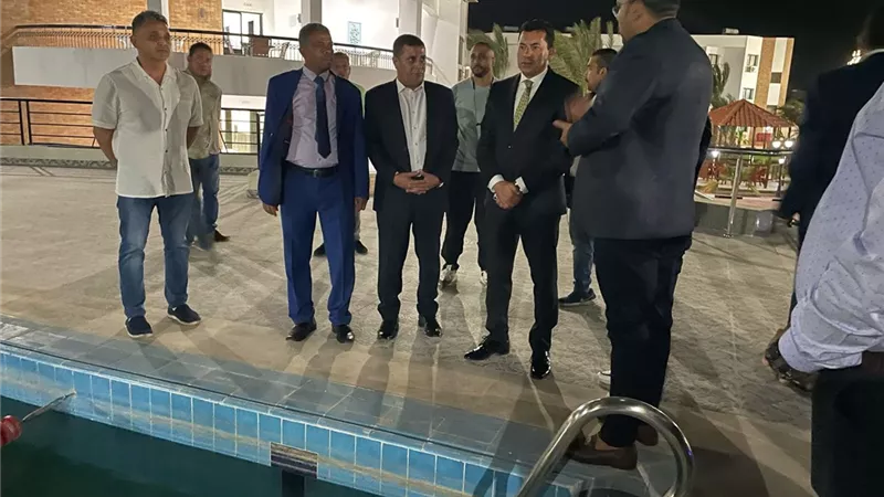 وزير الشباب والرياضة يتفقد المدينة الشبابية بالغردقة