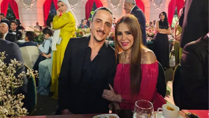دنيا عبد العزيز وزوجها يحضران حفل زفاف نجل محمد فؤاد
