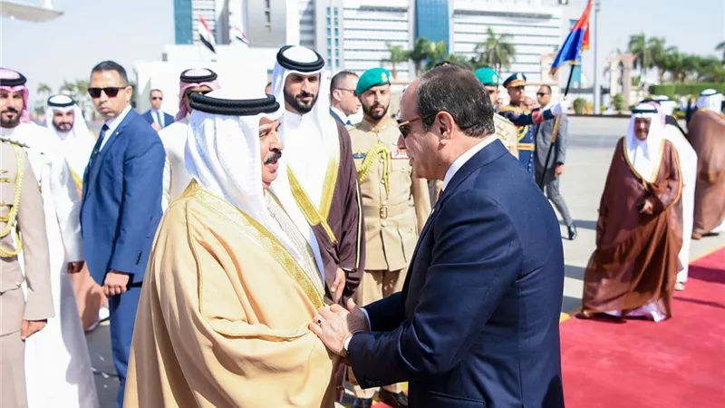 الرئيس السيسى يودّع ملك البحرين فى ختام زيارته لمصر